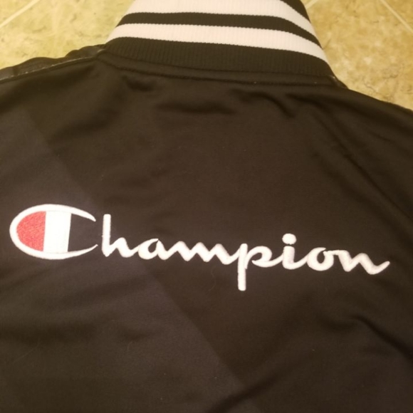 Champion black zip up sweater - Picture 3 of 4